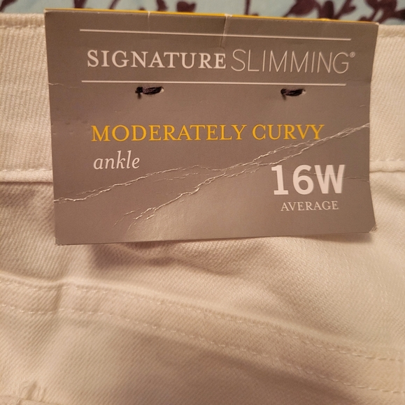 CJ Banks Signature Slimming White Ankle Jeans NWT - Picture 9 of 16